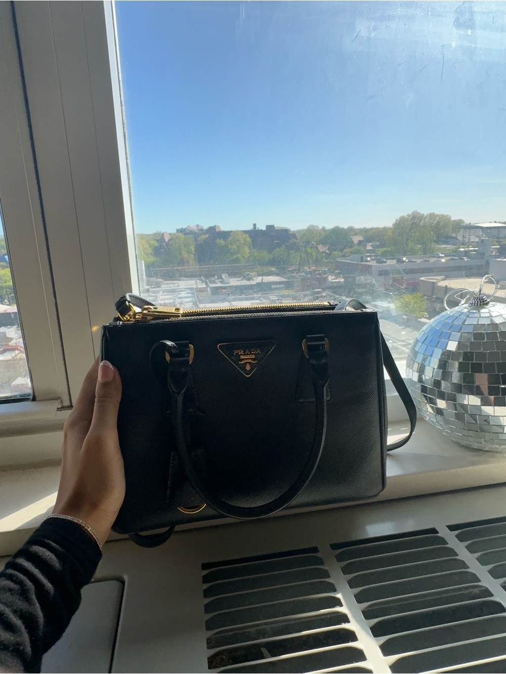 Prada Galleria Small Saffiano Lux Double Zip Tote Black Gold Crossbody - Picture 2 of 8
